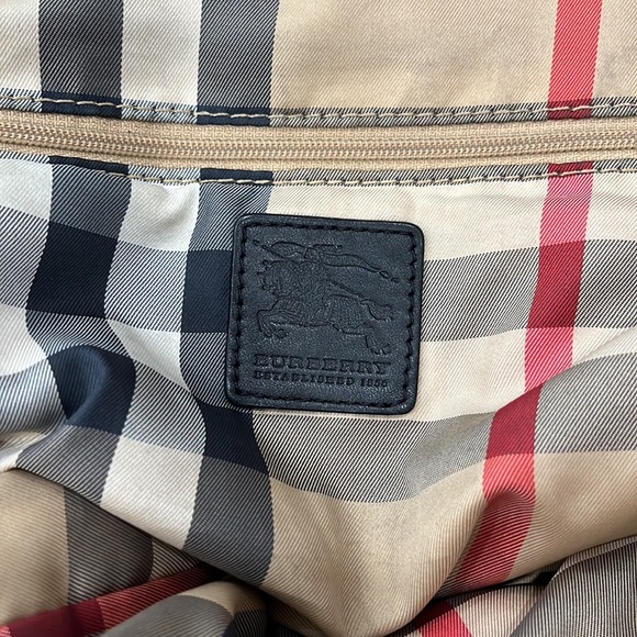 AUTHENTIC BURBERRY $575 BUCKLEIGH RED LARGE NYLON OVERNIGHT PURSE TOTE BAG - Picture 7 of 9